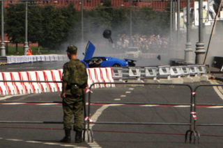 Illustration for article titled Bugatti EB110 Crashed In Moscow